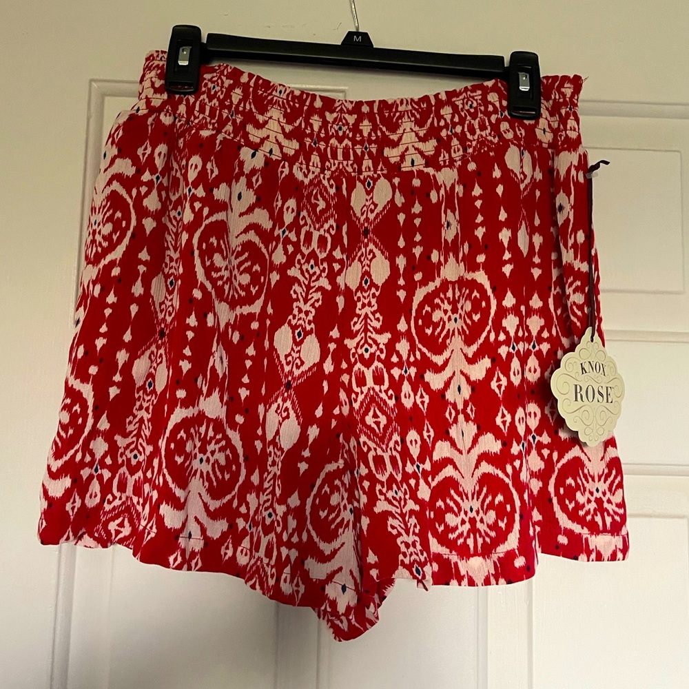 NWT Knox Rose Red Spring Shorts Size M